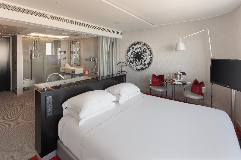 Myriad By Sana Hotels - Oda