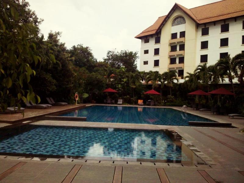 Hotel Santika Cirebon - Havuz