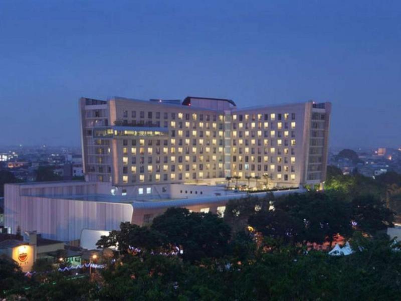 Hotel Santika Premiere Dyandra Hotel & Convention - Oda