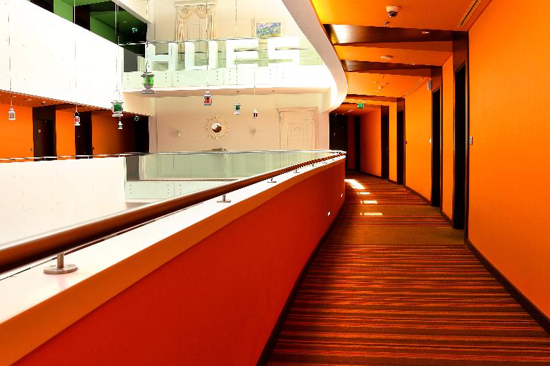 Hues Boutique - Genel