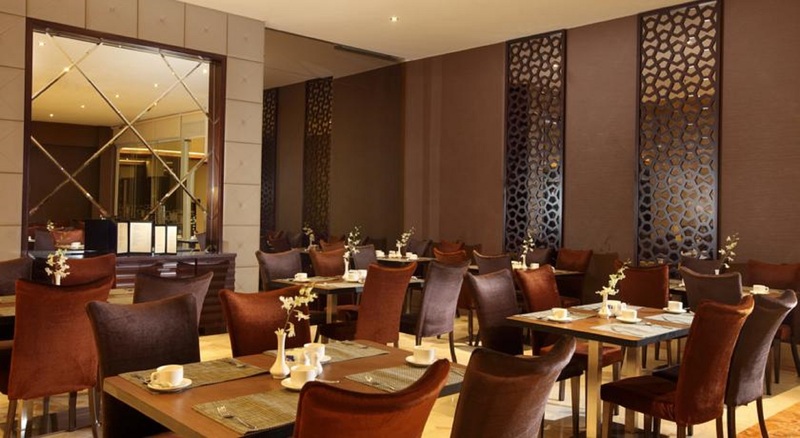 Oakwood Hotel and Apartments Taman Mini Jakarta - Restoran