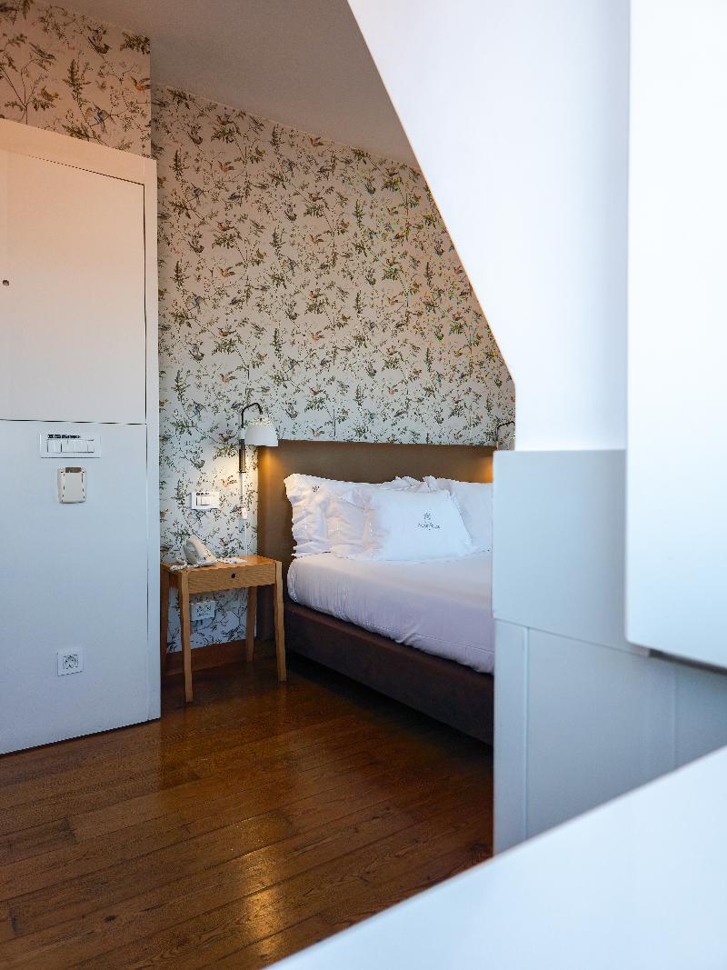 Lisboa Carmo Hotel - Oda