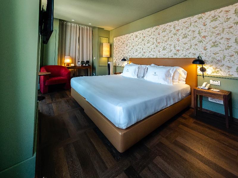 Lisboa Carmo Hotel - Oda