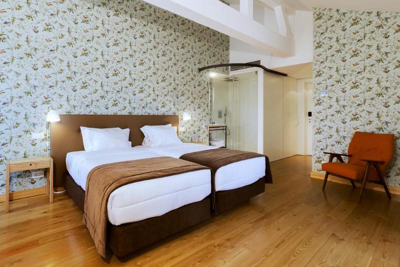 Lisboa Carmo Hotel - Oda