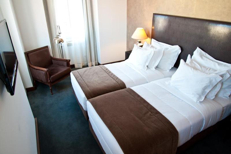 Lisboa Carmo Hotel - Oda