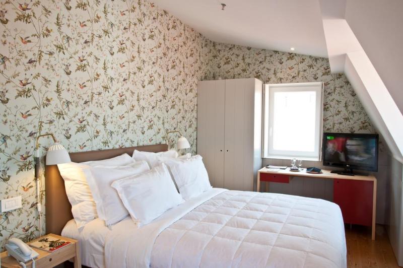 Lisboa Carmo Hotel - Oda