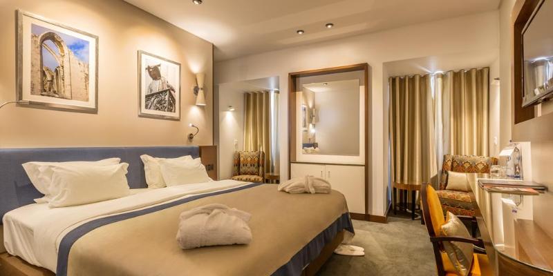 Lisboa Carmo Hotel - Oda