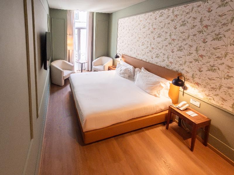 Lisboa Carmo Hotel - Oda