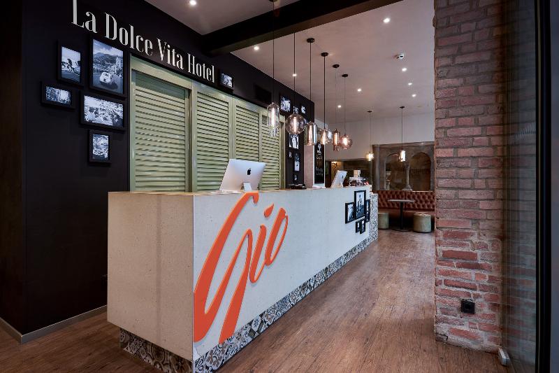 Gio Hotel - Lobi