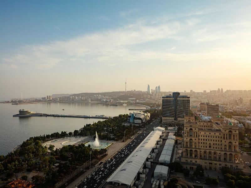 JW Baku - Oda