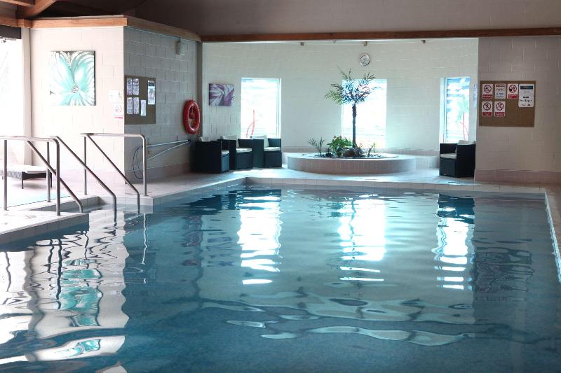 Best Western Marks Tey Hotel - Havuz