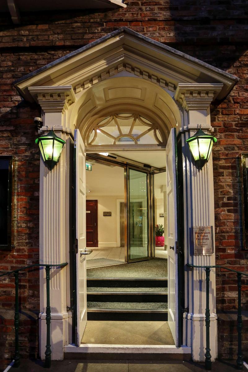Dean Court Hotel - Genel