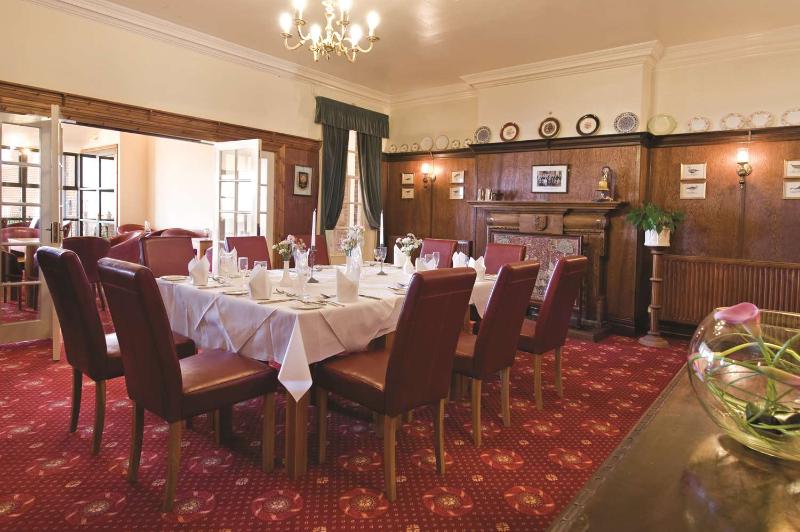 Le Strange Arms Hotel - Genel