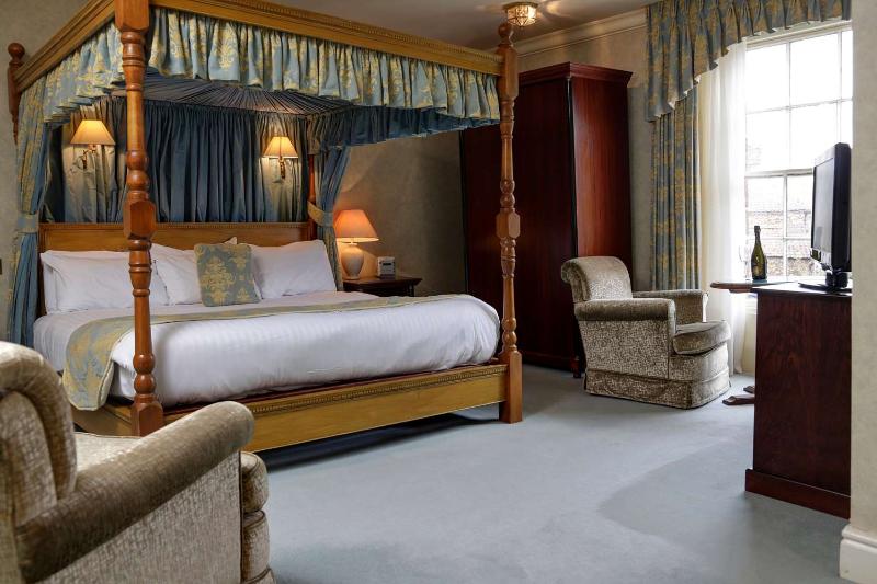 Le Strange Arms Hotel - Oda