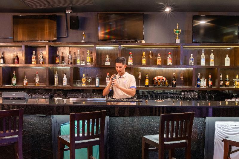 Holiday Inn Resort Phuket Surin Beach - Bar