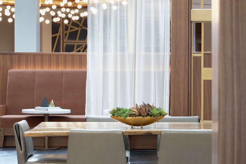 DoubleTree by Hilton Hotel Newark Airport - Lobi