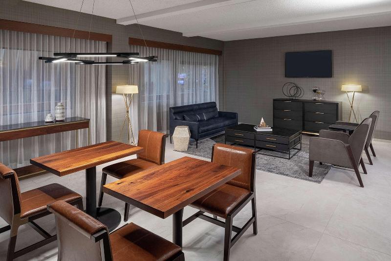DoubleTree by Hilton Hotel Newark Airport - Genel