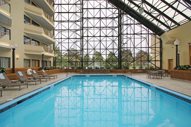 DoubleTree by Hilton Hotel Newark Airport - Havuz