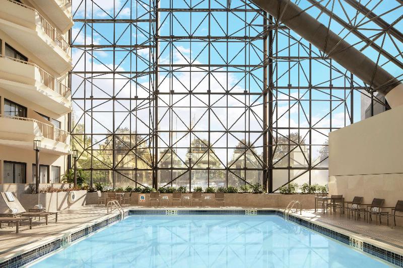 DoubleTree by Hilton Hotel Newark Airport - Havuz
