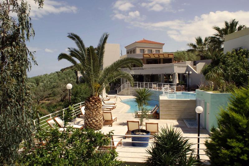 Pelagia Bay - Genel