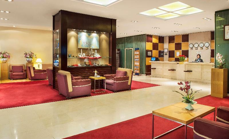 Golden Tulip Sharjah - Lobi