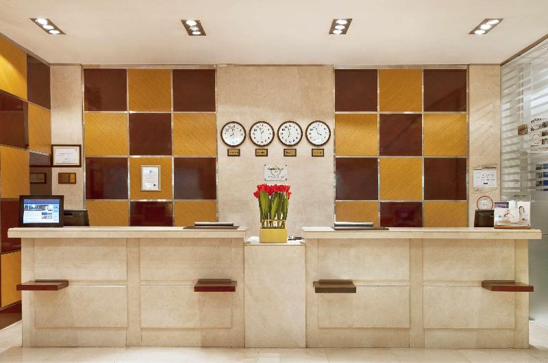 Golden Tulip Sharjah - Lobi