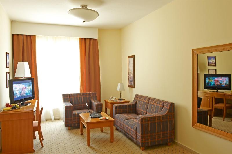 Golden Tulip Sharjah - Oda