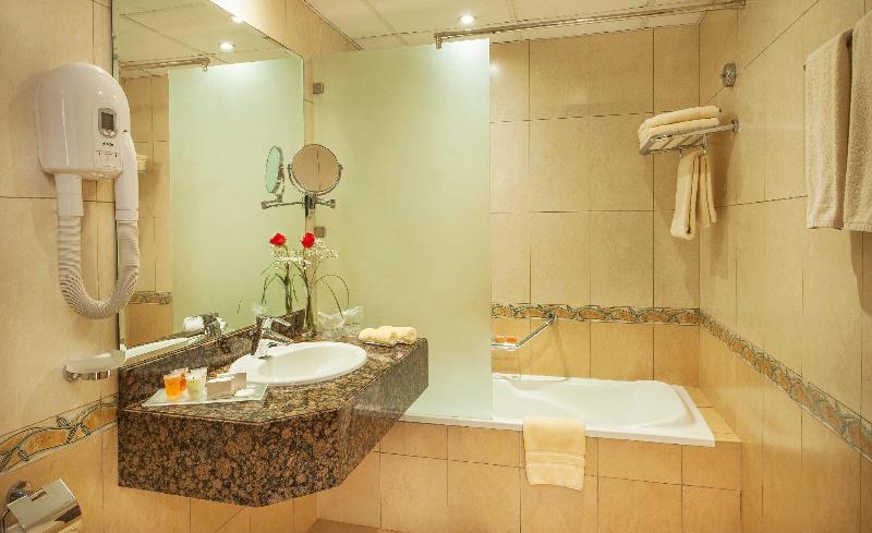 Golden Tulip Sharjah - Oda