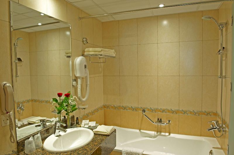 Golden Tulip Sharjah - Oda