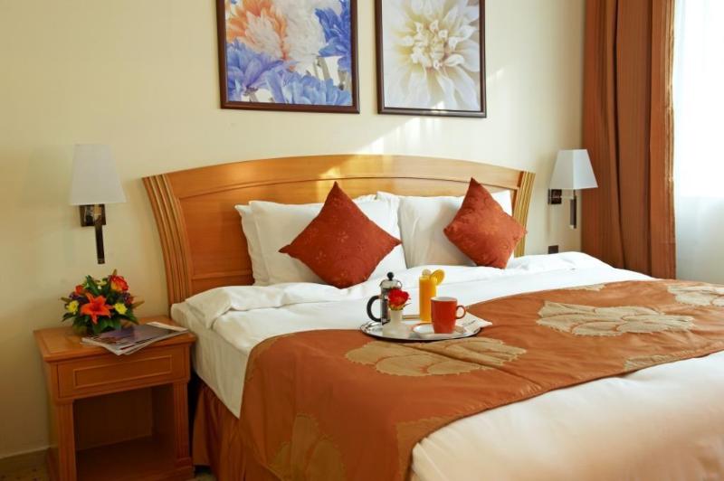 Golden Tulip Sharjah - Oda