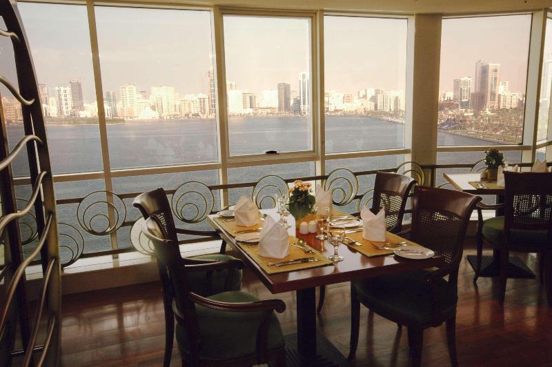 Golden Tulip Sharjah - Restoran