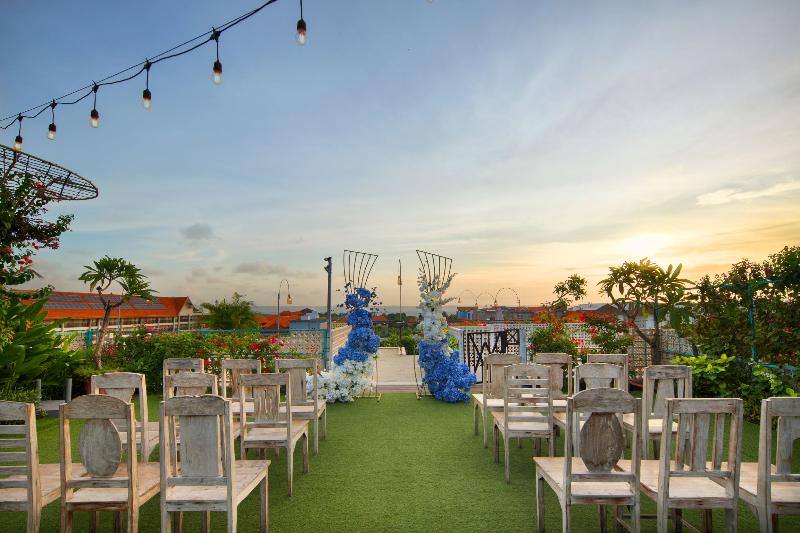 The Akmani Legian - Genel