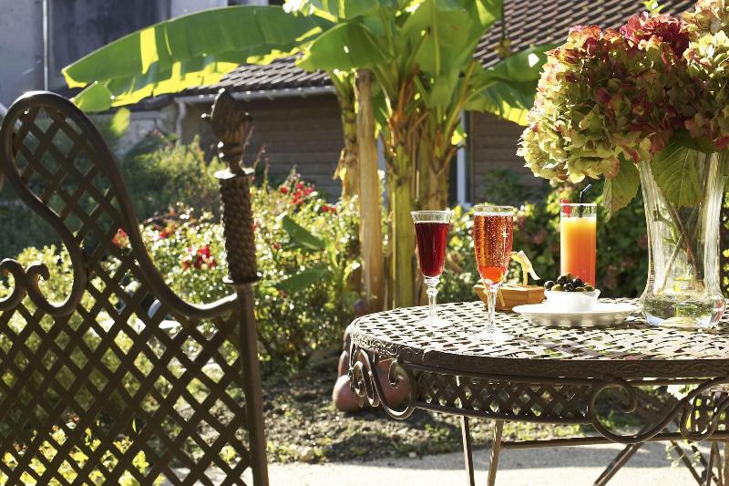 Le Continental Hotel - Teras