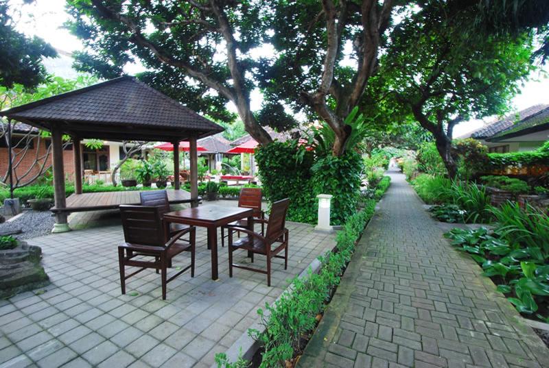 Yulia Beach Inn Kuta - Genel