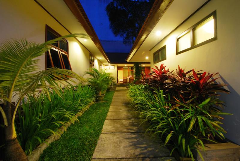 Yulia Beach Inn Kuta - Genel