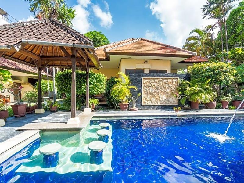 Yulia Beach Inn Kuta - Genel