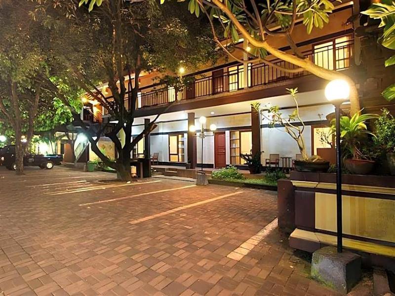 Yulia Beach Inn Kuta - Genel