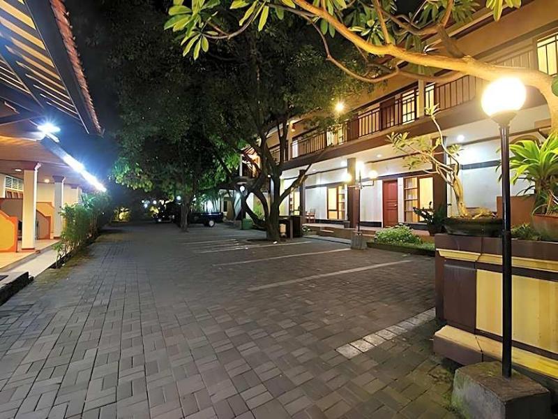 Yulia Beach Inn Kuta - Genel