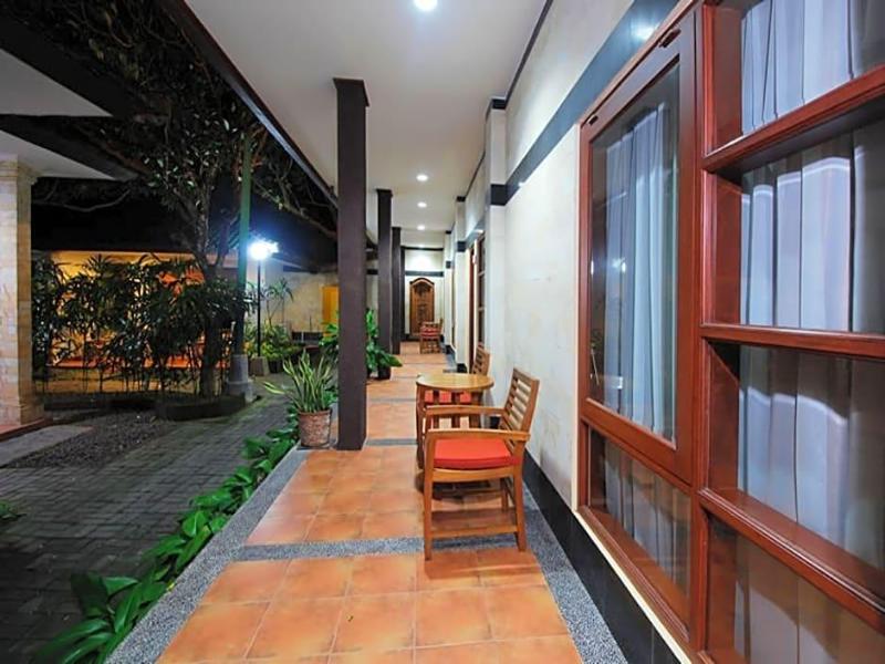 Yulia Beach Inn Kuta - Genel