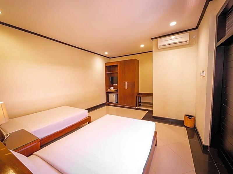 Yulia Beach Inn Kuta - Oda