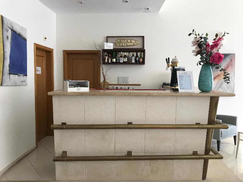 Francis - Bar