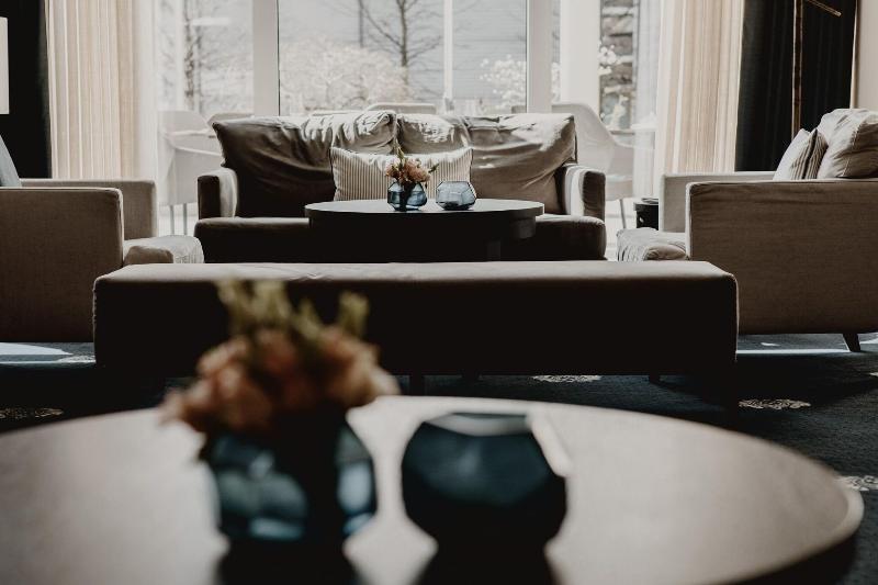 Vier Jahreszeiten Starnberg Hotel - Lobi
