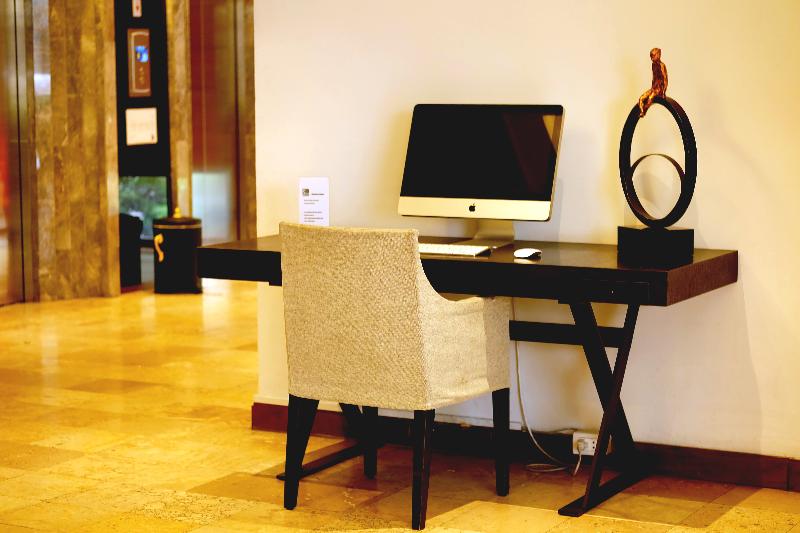 S33 Compact Sukhumvit Hotel - Lobi