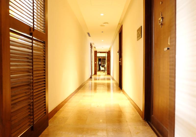 S33 Compact Sukhumvit Hotel - Lobi