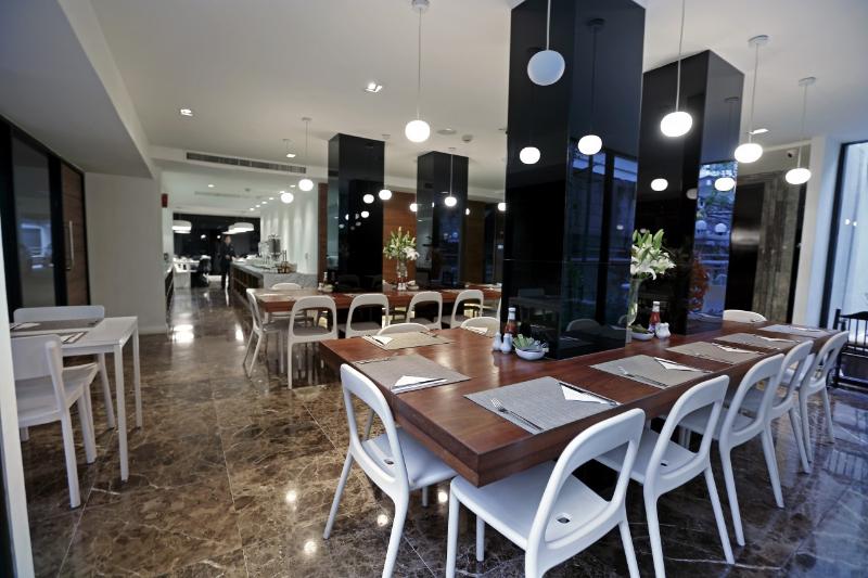 S33 Compact Sukhumvit Hotel - Restoran