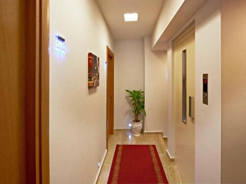 Retropera Hotel - Lobi