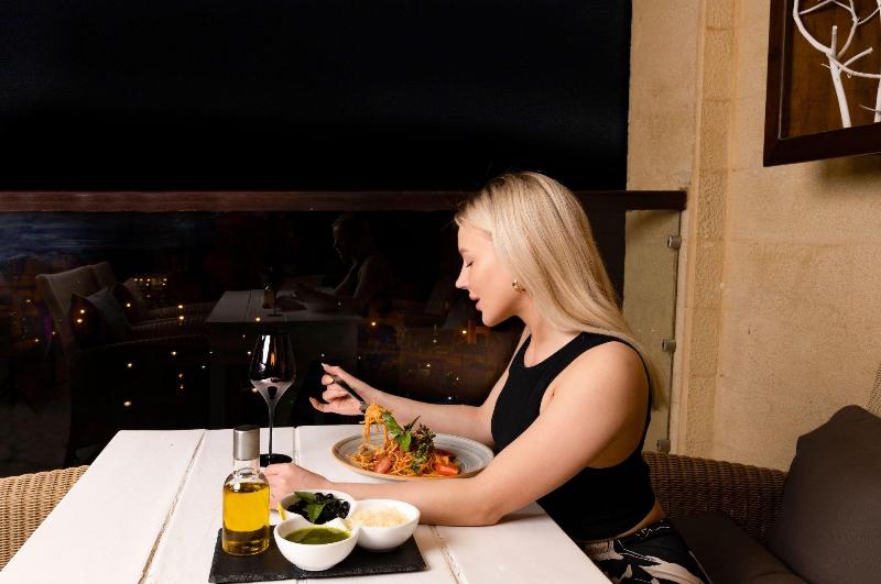 Crowne Plaza Jordan Dead Sea Resort & Spa - Bar