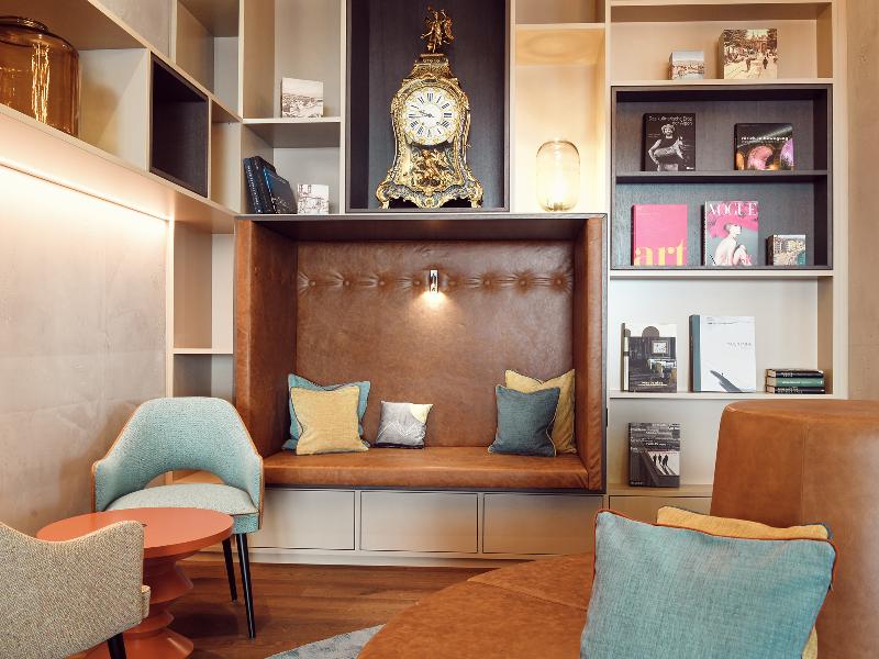Opera Hotel - Lobi