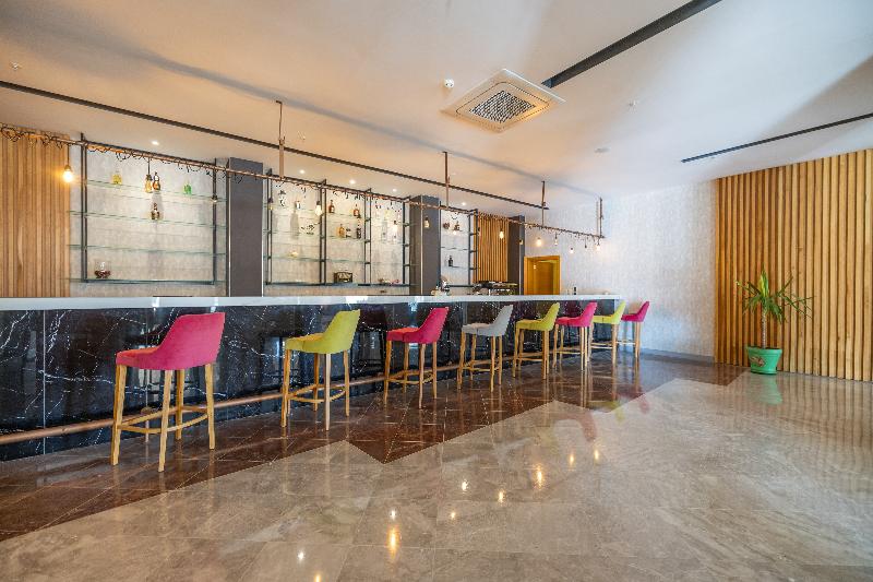 La Quinta by Wyndham Bodrum - Bar