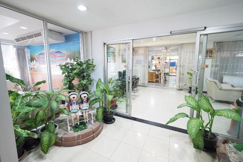 Navanakorn Golden View Hotel - Lobi